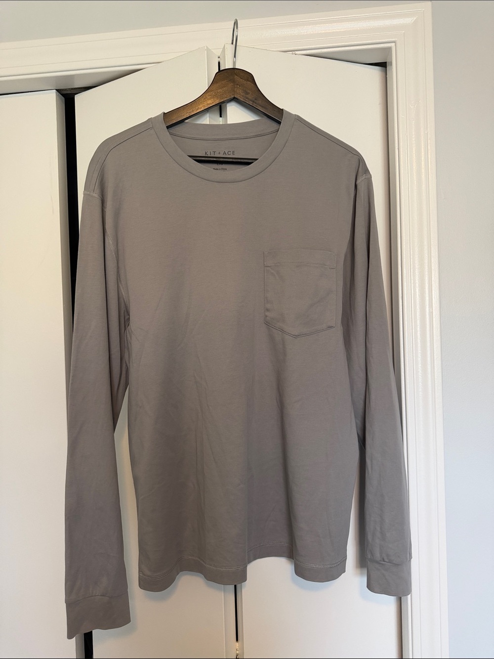 Kit and Ace Long-Sleeve Pocket Tee in Light Gray